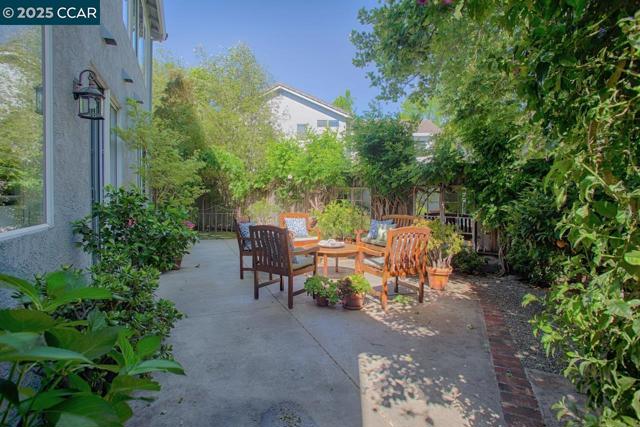 1409 Dumaine St, Concord CA: https://media.crmls.org/mediaz/b1cd1210-e0c8-4715-b283-9d6dadd77181.jpg