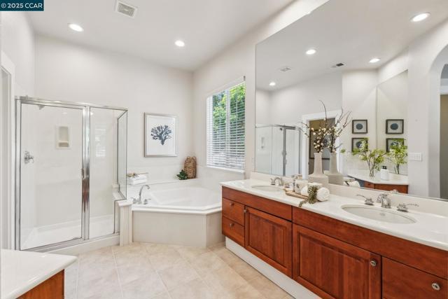 4280 Marietta Ct, Concord CA: https://media.crmls.org/mediaz/b1cd1dfb-2d69-4e37-8865-b395c633140a.jpg