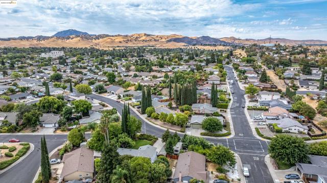 3405 Garrow Dr, Antioch CA: https://media.crmls.org/mediaz/b1cd319d-f1a8-4eee-a429-415e0be6d2d1.jpg