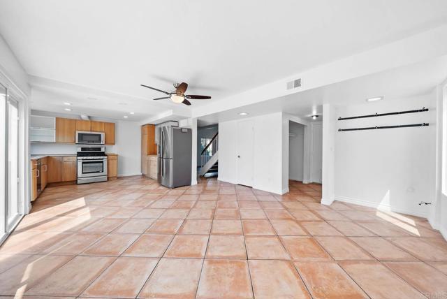 Detail Gallery Image 3 of 59 For 694 Calma Pl, Chula Vista,  CA 91910 - 5 Beds | 3/1 Baths