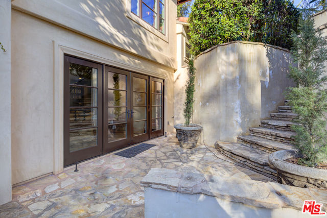 2880 NICHOLS CANYON Road, Los Angeles CA: https://media.crmls.org/mediaz/b1cd99f7-53e9-48fd-a443-561a634de5b3.jpg