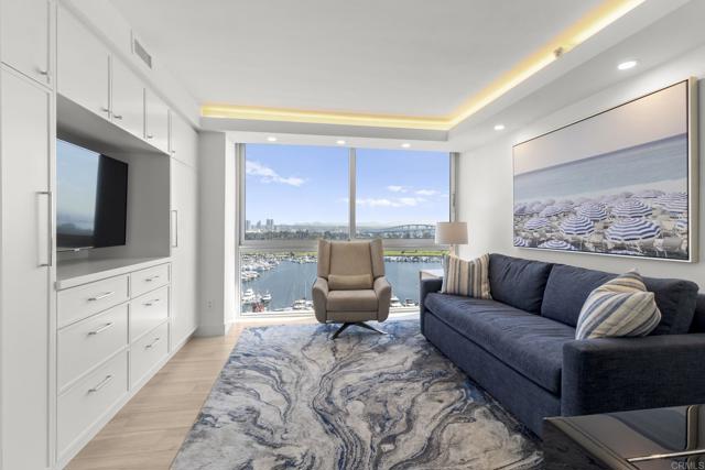1710 Avenida del Mundo, Coronado CA: https://media.crmls.org/mediaz/b1cde677-7c03-4a9b-a09b-33ca5d890118.jpg