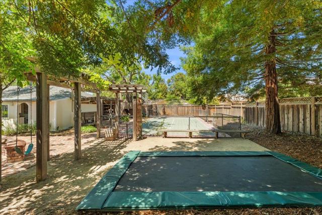 115 Doud Drive, Los Altos CA: https://media.crmls.org/mediaz/b1cdea7c-a348-48f3-8b2e-c1cbe698a64c.jpg