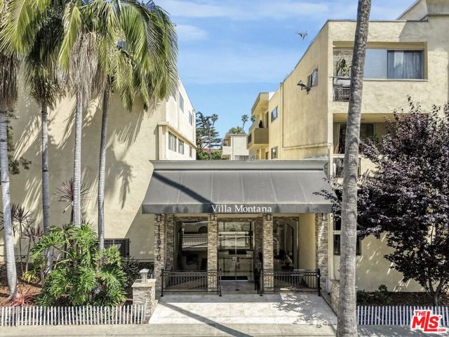 11970 Montana Avenue, Los Angeles CA: https://media.crmls.org/mediaz/b1ce1fca-80e5-43fe-86df-b219b30d5757.jpg