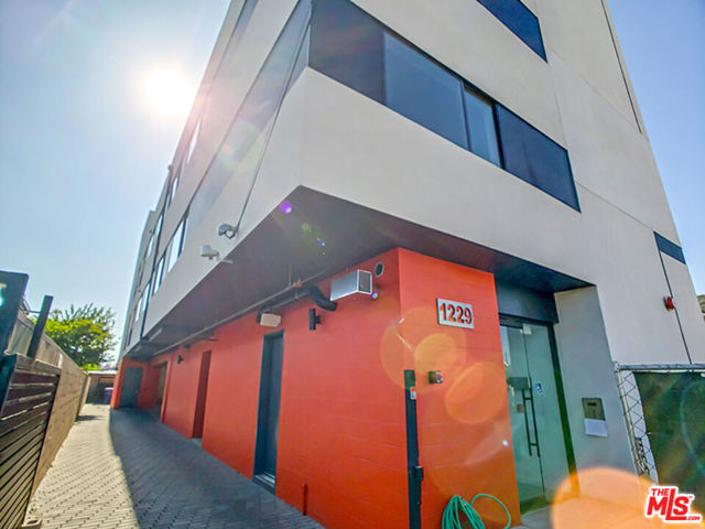 1229 S Kingsley Drive, Los Angeles CA: https://media.crmls.org/mediaz/b1ce342b-3287-43bf-b3bc-c71dc400ec32.jpg