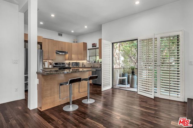 2332 Fox Hills Drive, Los Angeles CA: https://media.crmls.org/mediaz/b1cecbbf-3d43-42dc-8215-956f7e67e219.jpg