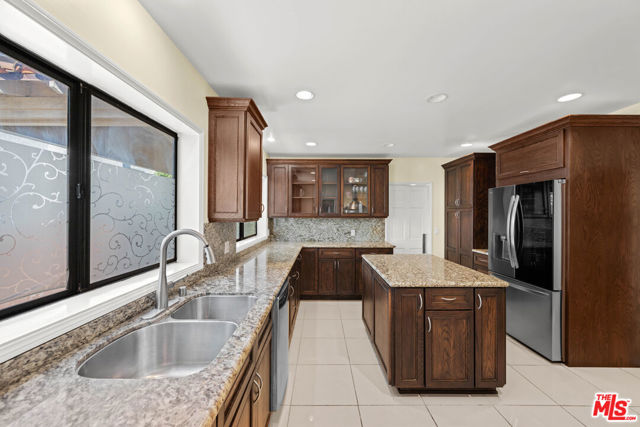 1147 S Point View Street, Los Angeles CA: https://media.crmls.org/mediaz/b1cf0cfc-1a7e-4596-b7ae-34318e576d85.jpg