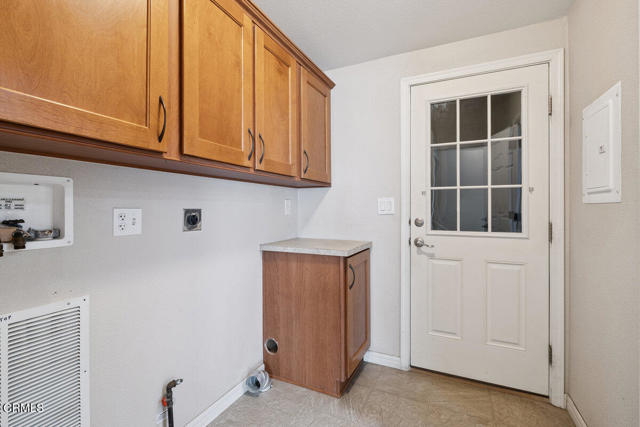 Detail Gallery Image 25 of 45 For 139 Dickens Cir #139,  Ventura,  CA 93003 - 3 Beds | 2 Baths