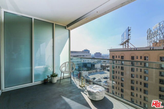 6250 HOLLYWOOD Boulevard, Los Angeles CA: https://media.crmls.org/mediaz/b1cfb032-a7e0-4b34-945b-9947ee966fe2.jpg