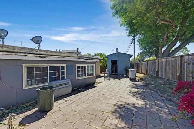 1549 Jupiter Way, Milpitas CA: https://media.crmls.org/mediaz/b1cfc241-5ab6-4282-9071-62161bfa5106.jpg