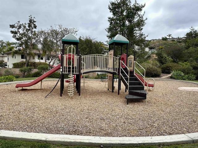 2176 Pointe Pkwy, Spring Valley CA: https://media.crmls.org/mediaz/b1d0d20b-0bda-42b8-ac25-71034bbbf91c.jpg