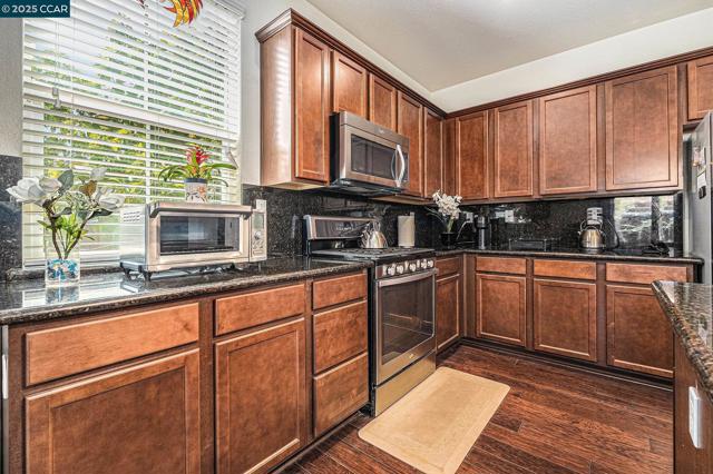 4637 Appleglen St, Antioch CA: https://media.crmls.org/mediaz/b1d10248-182d-4a70-9a26-e6bbb1bfb319.jpg
