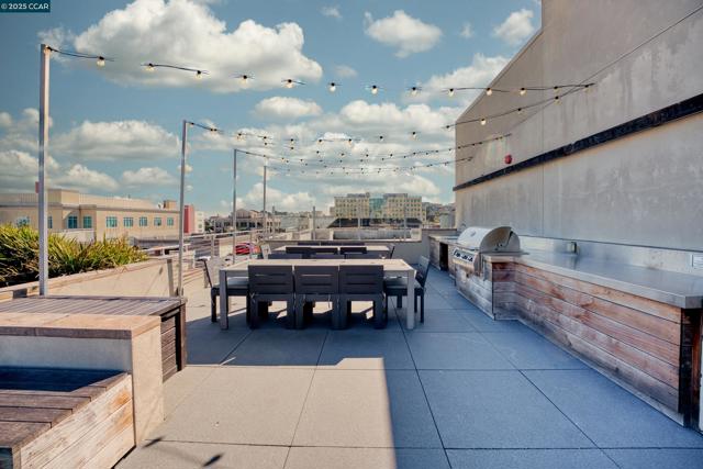 2655 Bush, San Francisco CA: https://media.crmls.org/mediaz/b1d11b98-f2b1-48de-8e22-0a5e2df680d0.jpg