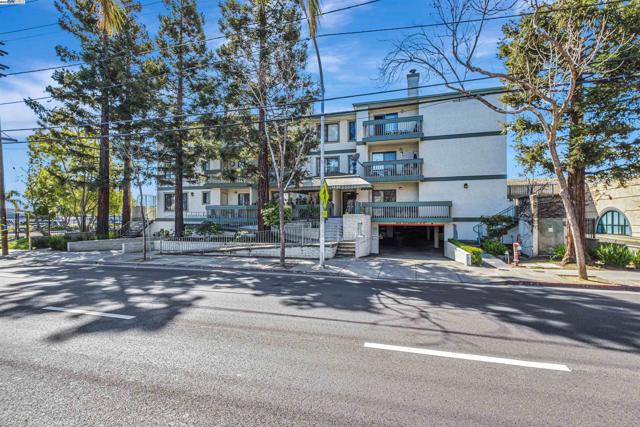 14101 e 14th, San Leandro CA: https://media.crmls.org/mediaz/b1d16ffd-d2e5-494e-9a61-b4d62a08eedb.jpg