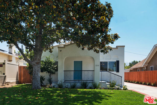 1288 N HILL Avenue, Pasadena CA: https://media.crmls.org/mediaz/b1d18915-0f4f-4823-9261-b3396a8415d0.jpg
