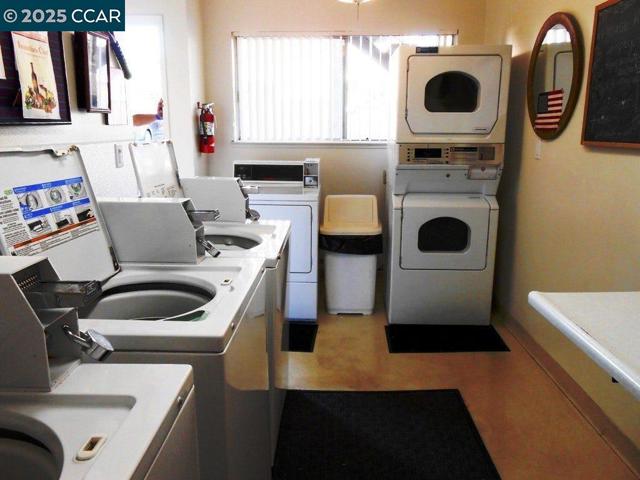 1195 Saranap Ave, Walnut Creek CA: https://media.crmls.org/mediaz/b1d192d0-02fa-49d0-a4e7-f790de672c72.jpg