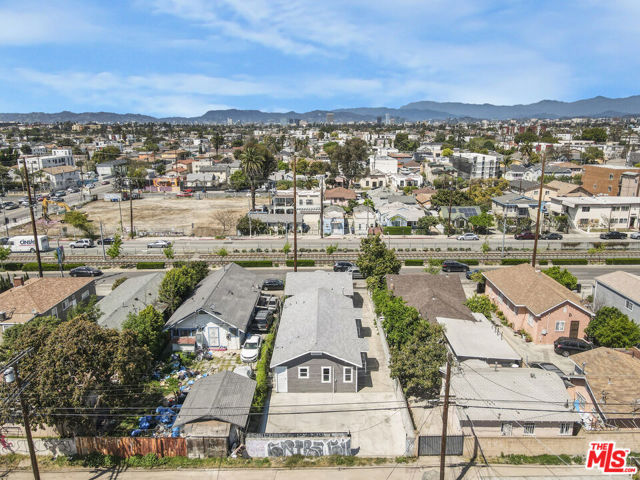 1256 Exposition Boulevard, Los Angeles CA: https://media.crmls.org/mediaz/b1d1dfe2-447d-424a-a969-7b1413023ff7.jpg