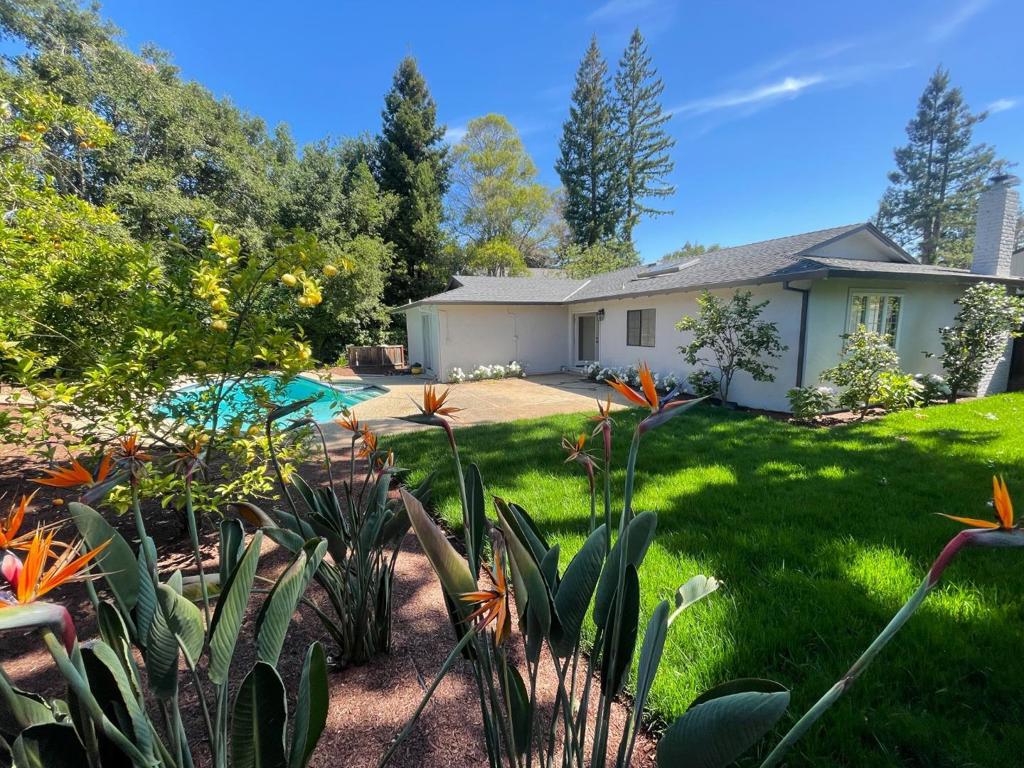 50 Los Altos Avenue