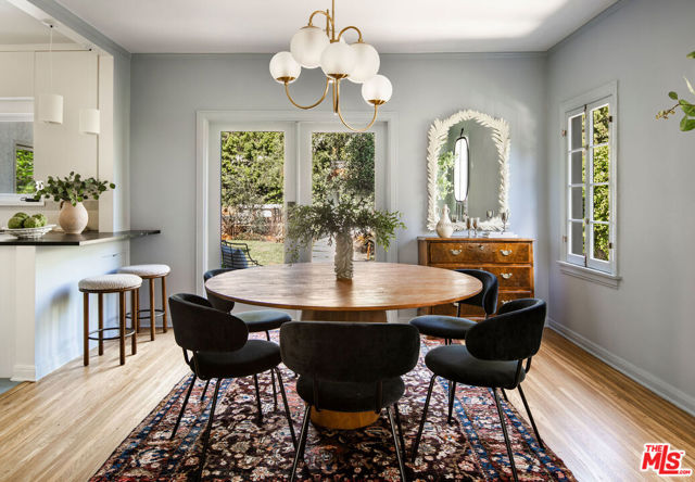 131 S Arden Boulevard, Los Angeles CA: https://media.crmls.org/mediaz/b1d2d927-748f-431c-b4ea-4075d09f00e2.jpg