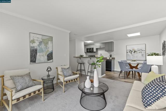 590 El Dorado Ave, Oakland CA: https://media.crmls.org/mediaz/b1d2e8d1-c1f7-4b71-bd14-bf9fbc41215f.jpg