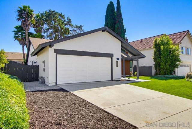 9555 Via Pereza, San Diego CA: https://media.crmls.org/mediaz/b1d2f4be-318e-4106-95c9-20b54e663598.jpg