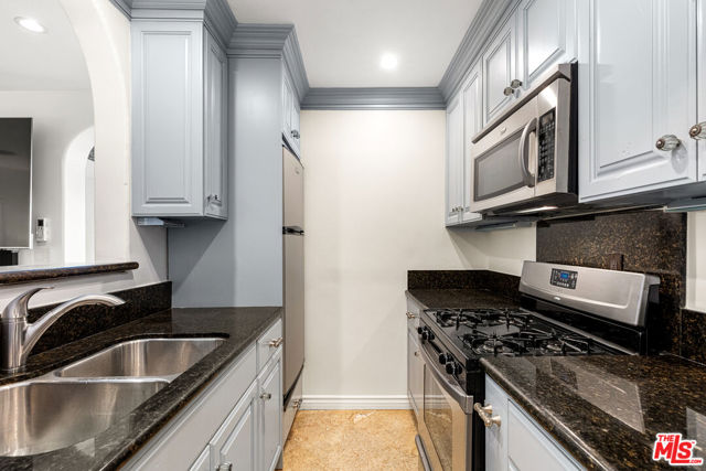 330 Kempton Road, Glendale CA: https://media.crmls.org/mediaz/b1d36211-257c-4335-8aff-421d4e168f31.jpg