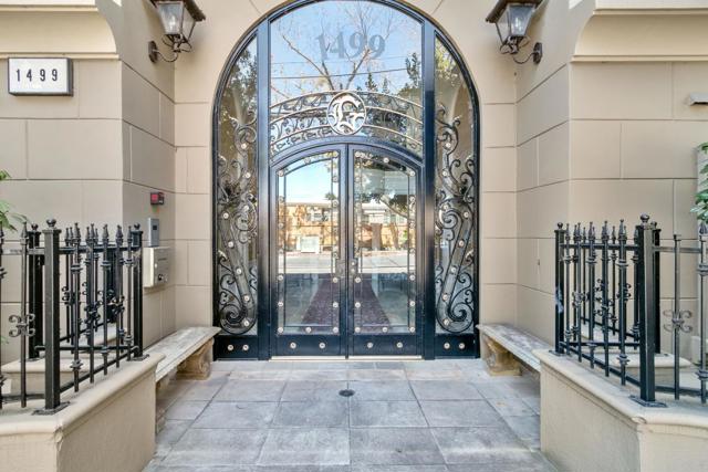 1499 Oak Grove Avenue, Burlingame CA: https://media.crmls.org/mediaz/b1d3bb2c-a040-4c20-8d54-544a6951f40a.jpg