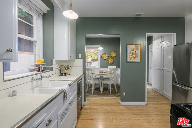 5919 Tuxedo Terrace, Los Angeles CA: https://media.crmls.org/mediaz/b1d3bf1b-eff3-42c1-a0d9-517428e3eaa3.jpg