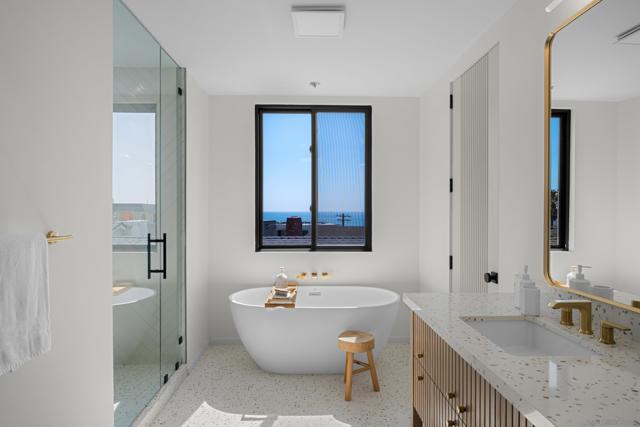 242 Playa Del Norte St, La Jolla CA: https://media.crmls.org/mediaz/b1d3cfe4-c1e6-46fd-aa96-8eb8f6cd6e93.jpg