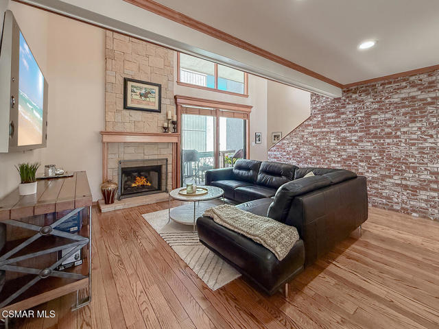 16030 Moorpark Street, Encino CA: https://media.crmls.org/mediaz/b1d3d05f-0b0e-4543-8293-5d2f4c417bb2.jpg