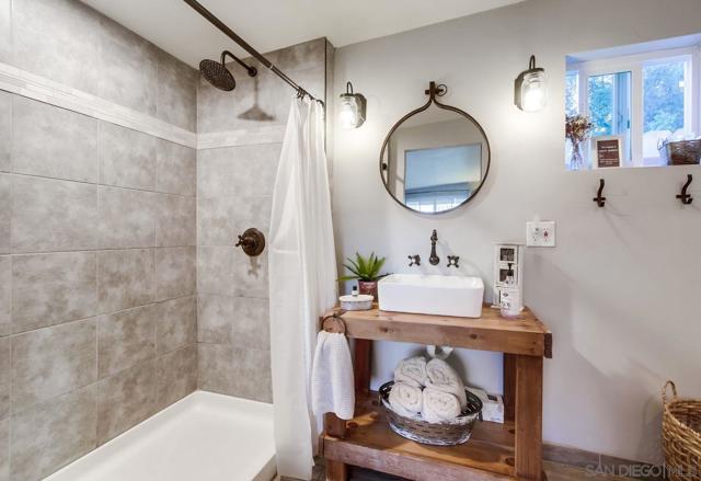 17048 Handlebar Rd, Ramona CA: https://media.crmls.org/mediaz/b1d3e2fa-e4dc-4319-b042-c5f0dfadb53b.jpg