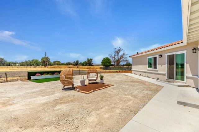 10055 Foothill Avenue, Gilroy CA: https://media.crmls.org/mediaz/b1d3f13f-5677-4975-9ba9-042a56173b47.jpg