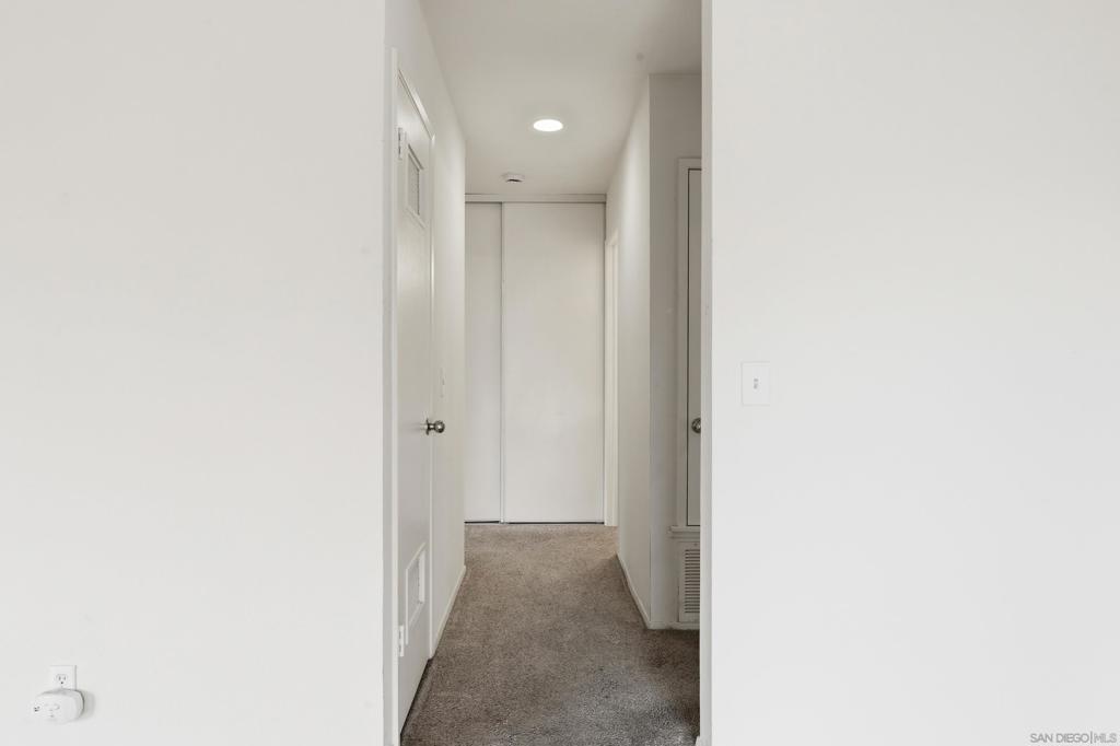 https://media.crmls.org/mediaz/b1d40d29-c1bd-40ef-ac73-cf7921fca59f.jpg?preset=X-Large