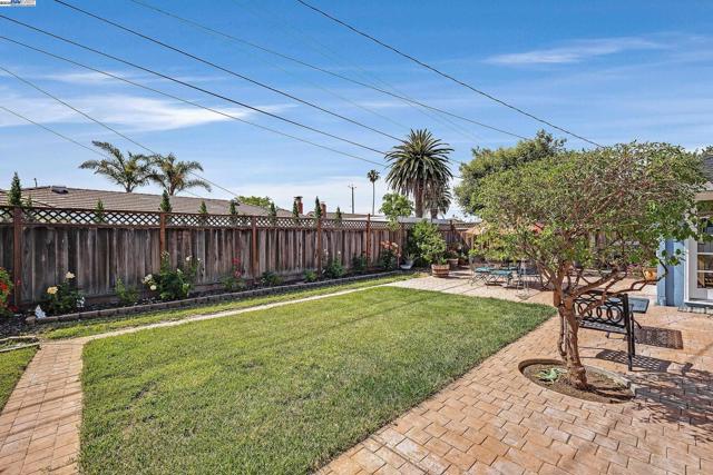 5266 Troy Ave, Fremont CA: https://media.crmls.org/mediaz/b1d4d0b7-0040-49c2-af95-4f9b99e78e9e.jpg