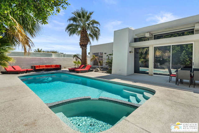 770 N Girasol Court, Palm Springs CA: https://media.crmls.org/mediaz/b1d5b4c9-e32e-49d1-8061-62f5011ac663.jpg