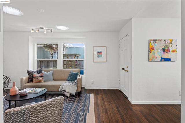 209 Behrens St, El Cerrito CA: https://media.crmls.org/mediaz/b1d5c839-0f69-4c7d-9a1b-d56309c6be23.jpg