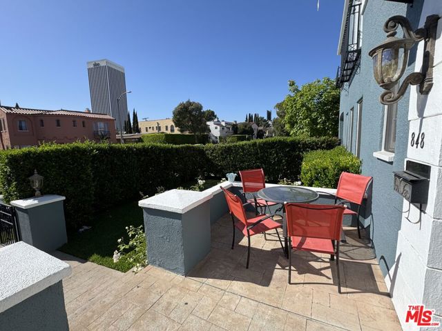 848 S Curson Avenue, Los Angeles CA: https://media.crmls.org/mediaz/b1d5e70e-9c4f-4783-bd19-c0bf9b6f63d2.jpg