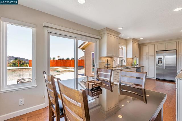 130 Samoa Ct, San Ramon CA: https://media.crmls.org/mediaz/b1d61d36-b53d-4381-892e-09e2591fac4c.jpg
