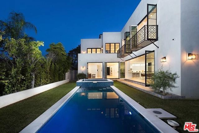 12509 W Sunset Boulevard, Los Angeles CA: https://media.crmls.org/mediaz/b1d66a87-cf29-40f9-bf62-ed9c89840a2b.jpg