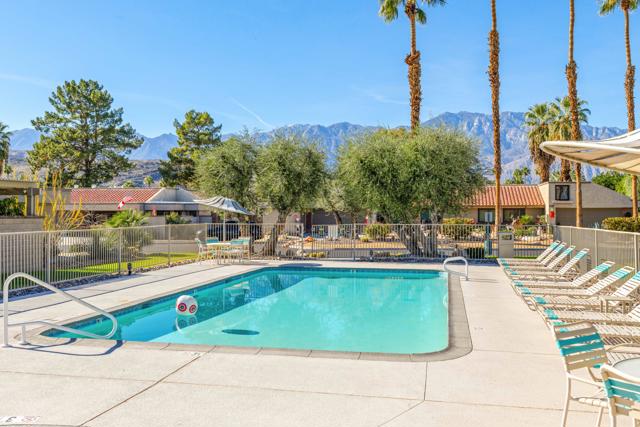 2910 Calle Loreto, Palm Springs CA: https://media.crmls.org/mediaz/b1d66f39-bd57-4f8e-9a97-d88134a90c98.jpg