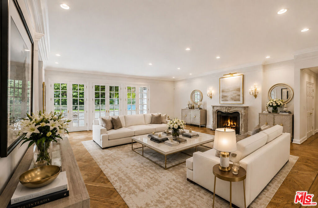 400 EVELYN Place — Contemporary