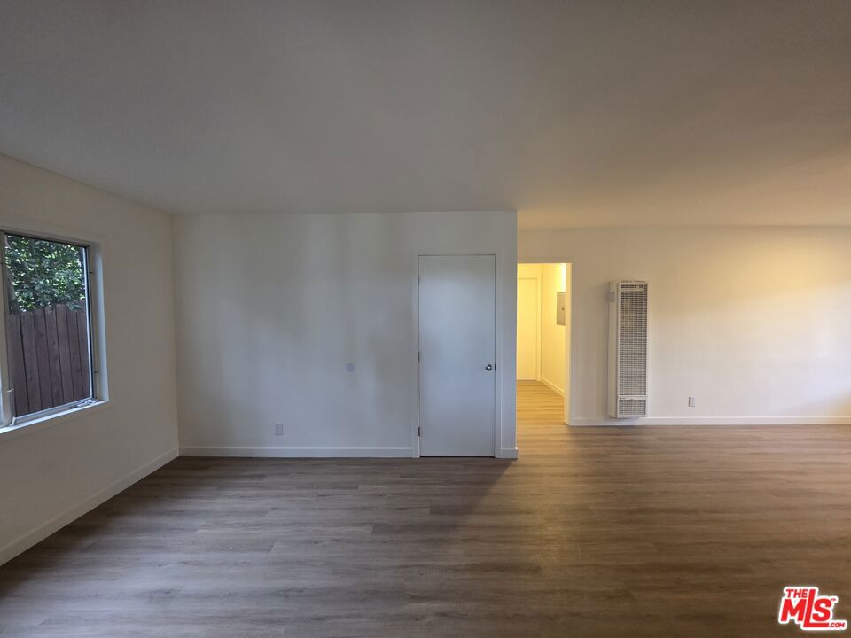 https://media.crmls.org/mediaz/b1d71035-90c3-4c20-bd9d-80dcca68298a.jpg?preset=X-Large