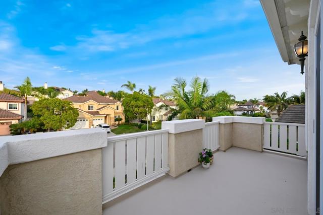 6585 Bluebonnet Dr, Carlsbad CA: https://media.crmls.org/mediaz/b1d756ef-001b-4d9d-9795-c606bd0a8dbe.jpg