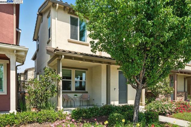 218 Stratus Cmn, Livermore CA: https://media.crmls.org/mediaz/b1d87b6d-cdbd-4922-936d-dcf412fb62aa.jpg