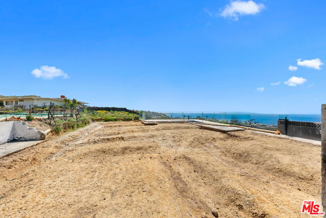 3530 Shoreheights Drive, Malibu CA: https://media.crmls.org/mediaz/b1d9075d-0bf6-43a6-b871-be9f22c3c2a3.jpg