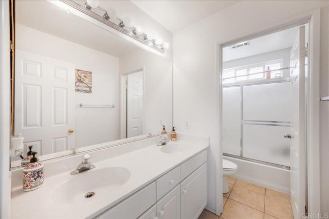 44364 Kingston Drive, Temecula CA: https://media.crmls.org/mediaz/b1d953c2-958b-48c1-8e18-fd2c7cbd0ac2.jpg