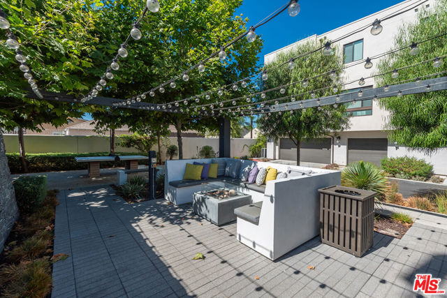 2931 Exposition Place, Los Angeles, California 90018, 3 Bedrooms Bedrooms, ,3 BathroomsBathrooms,Townhouse,For Sale,Exposition,24429551