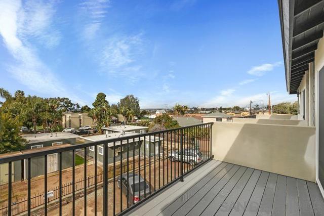 721 27 E 22nd St, National City CA: https://media.crmls.org/mediaz/b1da2e34-2f75-45f6-aa17-5e5f08befb7a.jpg