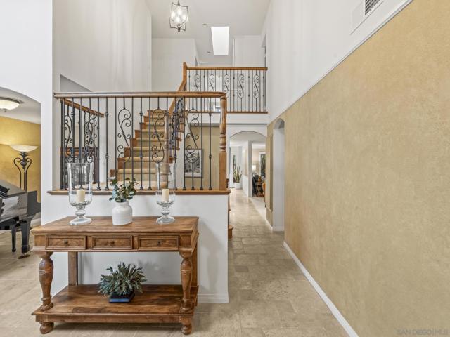 6502 La Paloma St., Carlsbad CA: https://media.crmls.org/mediaz/b1da4edd-65f0-482f-aed4-e5de4bc90597.jpg