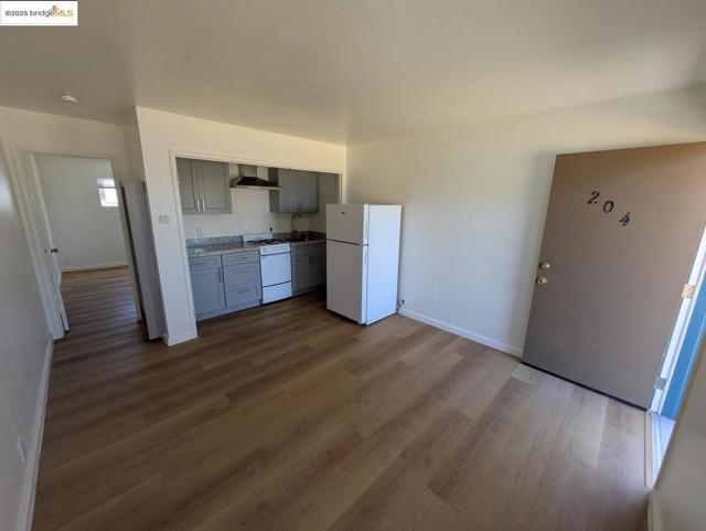 1213 San Pablo AVE, Berkeley CA: https://media.crmls.org/mediaz/b1da57ac-39af-4d09-bc29-bd442465a43e.jpg